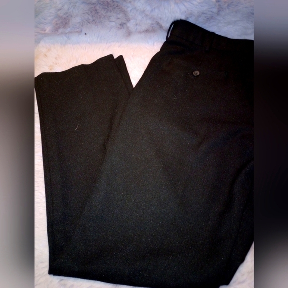 Izod Men's straight leg black dress pants size 32 x 32